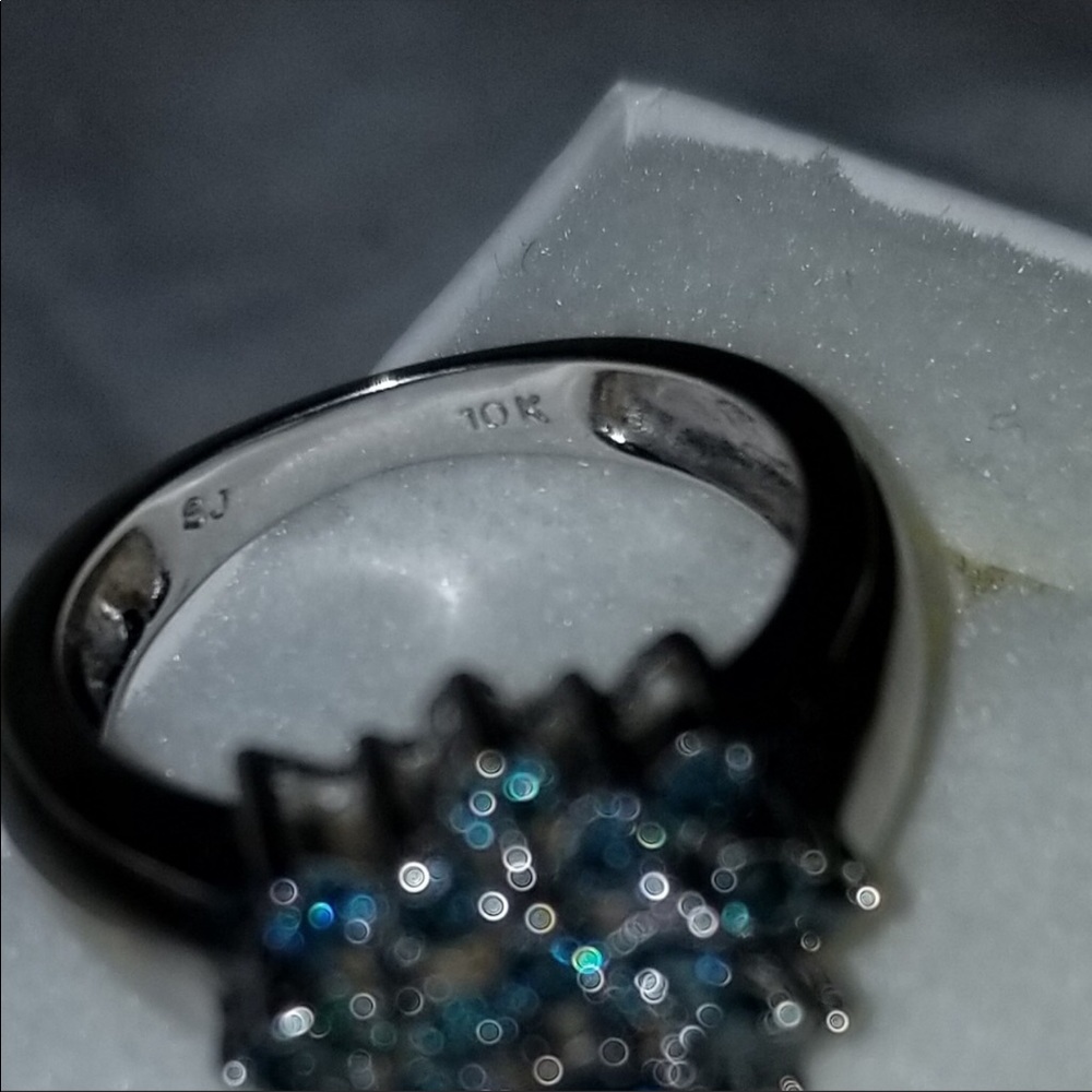 10kt white gold blue diamond ring size 6 - Picture 3 of 4